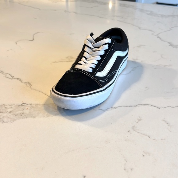 Gently used black and white classic lace up Vans size 5.5 in US women - Picture 3 of 5